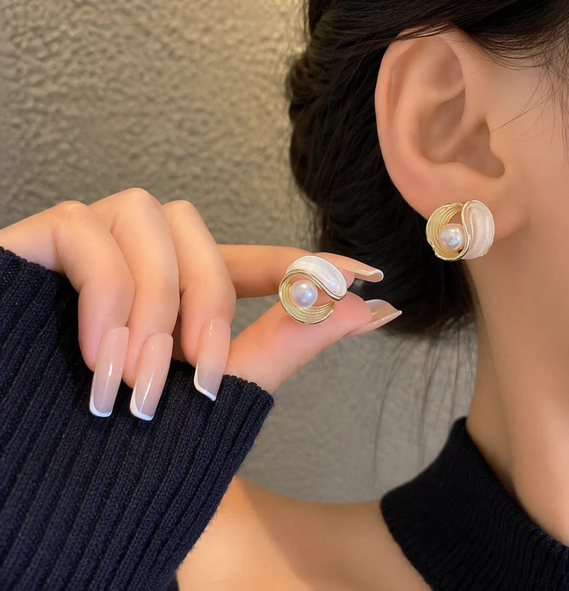 Elegant Pearl Shell Stud Earrings